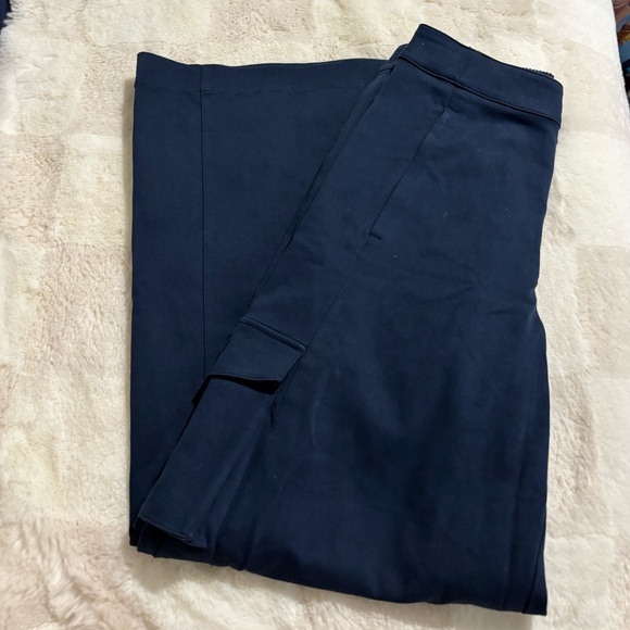 Alo Wide Leg Cargo Show off Trouser- Navy - Picture 5 of 6